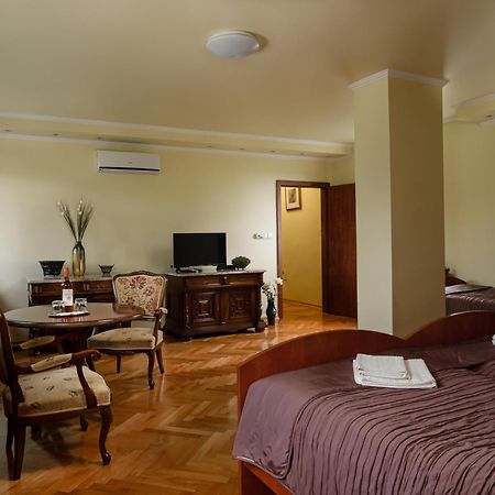 Frank Vendeghaz Hotel Veszpramvarsany Exterior photo