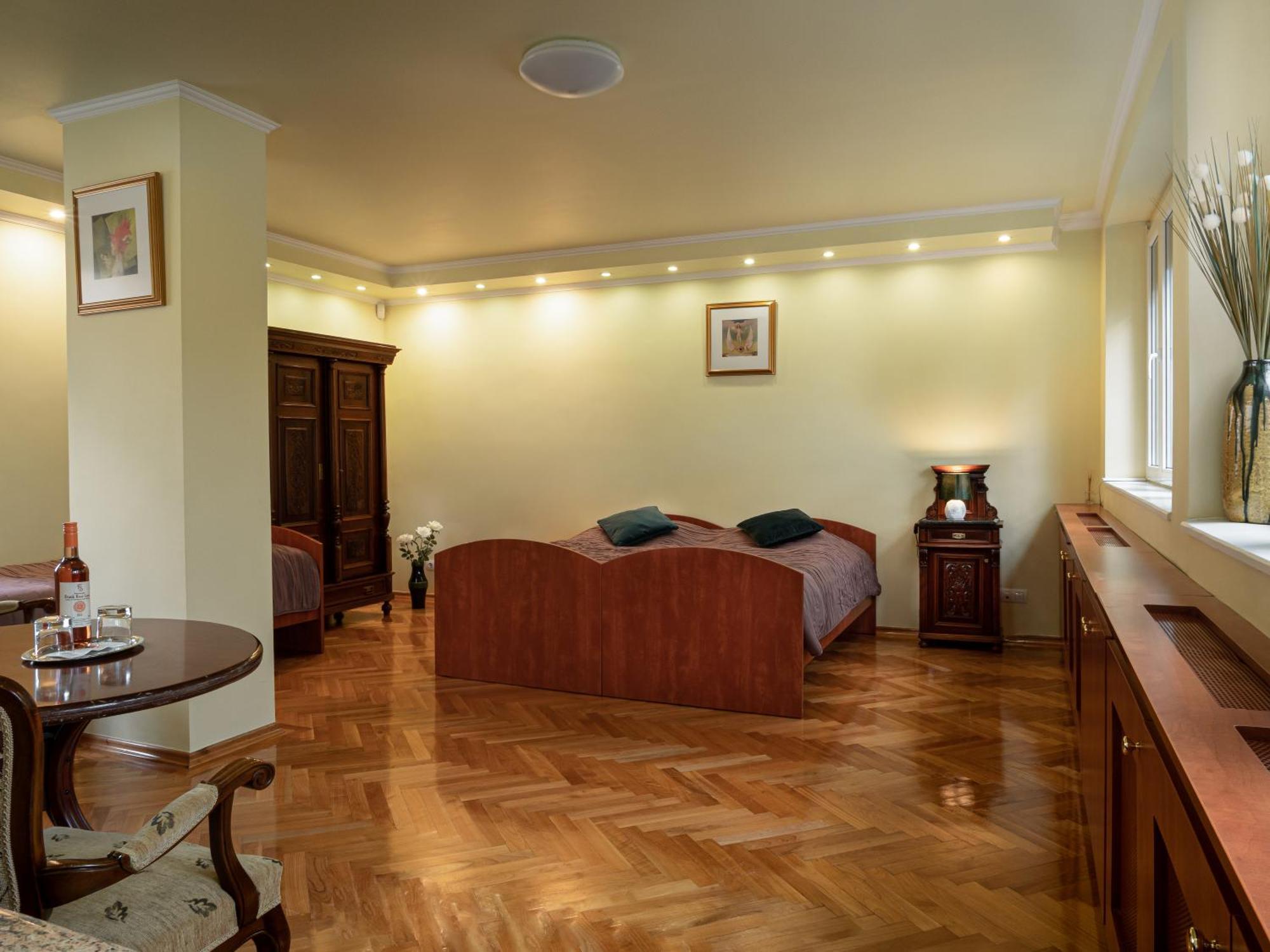 Frank Vendeghaz Hotel Veszpramvarsany Exterior photo